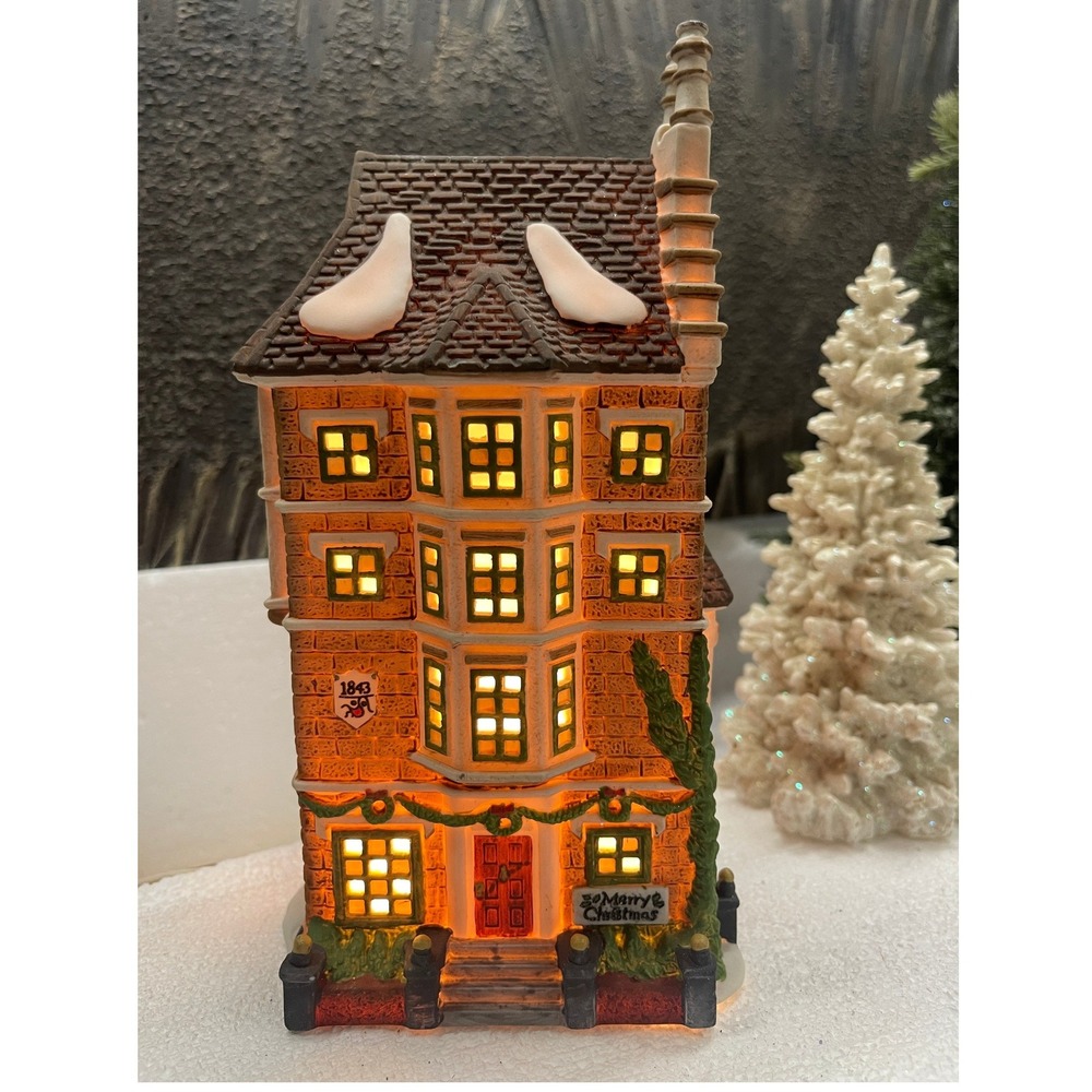 Department 56 Dickens Village NEPHEW FRED'S FLAT 5557-3 Heritage Collection